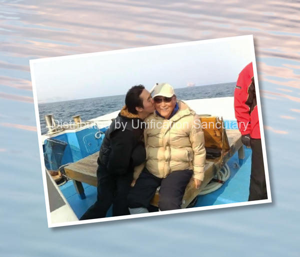 Photo Print: 2nd King at sea with True Father - Christ Kingdom Gospel - A Lifestyle Centered On God
